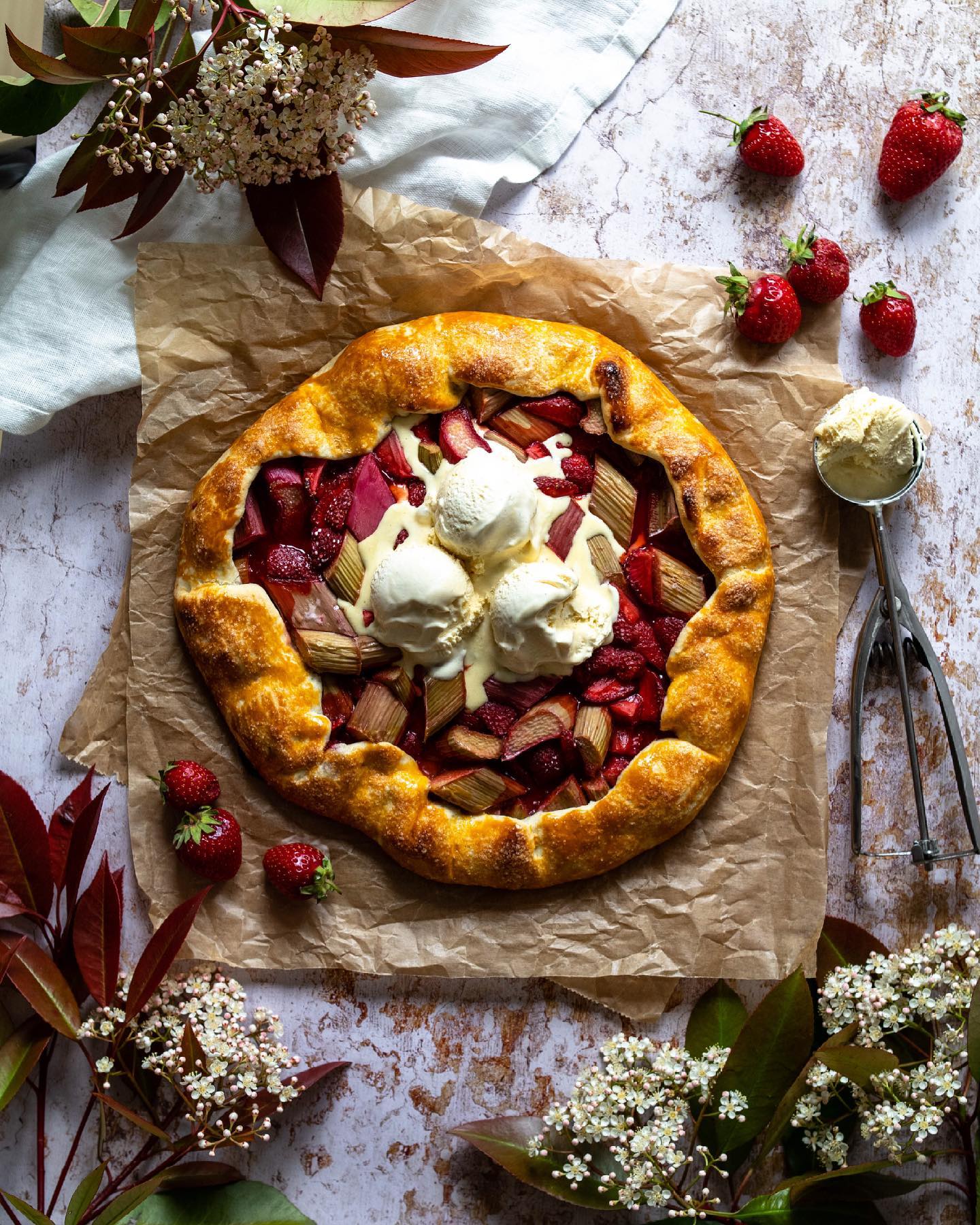 ✨ new recipe ✨ rhubarb strawberry galette 

Rhubarb season is coming to an end and if you want to make one last recipe with it, I highly recommend to make this rhubarb strawberry galette! It’s a crispy, flaky galette with this amazing filling that combines the tart rhubarb with the sweetness of the strawberries 🍓 vanilla ice on top isn’t obligatory, but highly recommended! 😊

Find the recipe on anniundhilde.de (English version below German recipe, just scroll down). Link in bio! ✨

#backenmitliebe #backenmachtglücklich #backenmachtspass #backenmachtfreude #freshbaked #bakefromscratch #bakersofinstagram #foodphotography #foodstyling #foodblogger #foodblogger_de #foodphoto #foodshot #feedfeed #feedfeedbaking #thebakefeed #foodblogfeed #foodtographyschool #foodfluffer #tohfoodie #foodartblog #hezzahezfood #foodartblogs #foody365 #cuisine_creations #beautifulcuisines #foodblogliebe #flatlaytoday #stilllifephotography #storyofmytable